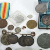 Konvolut Medaillen & Kleinmünzen 20. Jh., einige älter, tlw.… - фото 5
