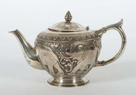 Teekanne Indien, Silber 925, gedrungen gebauchter Korpus mit… - фото 2