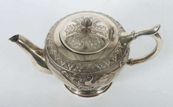 Teekanne Indien, Silber 925, gedrungen gebauchter Korpus mit… - Foto 3