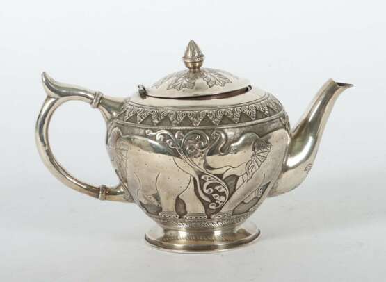 Teekanne Indien, Silber 925, gedrungen gebauchter Korpus mit… - photo 4