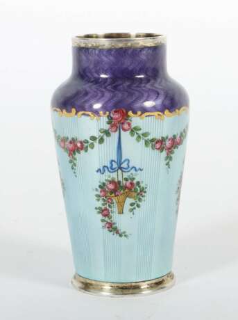 Feine Emaille-Vase wohl Skandinavien, 1901-21, Sterlingsilbe… - Foto 1