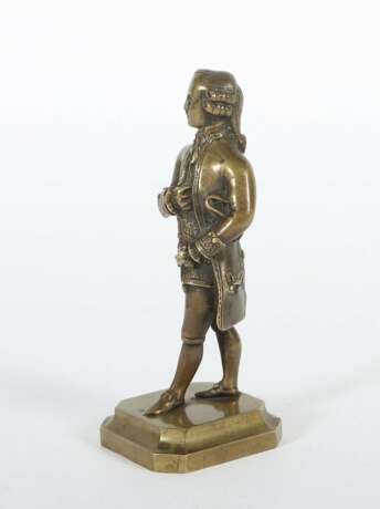 Bildhauer des 19. Jh ''Eleganter Kavalier'', Bronze, vollpla… - photo 2
