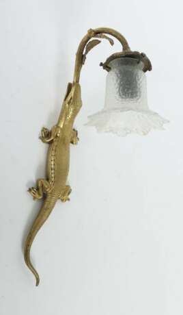 Eidechse als Wandlampe Um 1900, wohl Wiener Bronze, plastisc… - photo 2