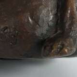 Bildhauer des 20. Jh. ''Sitzendes Paar'', Bronze patiniert,… - photo 3