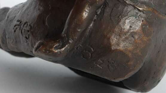 Bildhauer des 20. Jh. ''Sitzendes Paar'', Bronze patiniert,… - photo 4
