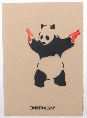 Banksy 1974. ''Panda with Gunsl'', verso handschriftlich bez… - photo 1