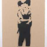 Banksy 1974. ''Kissing Cops'', verso handschriftlich bez., d… - фото 2