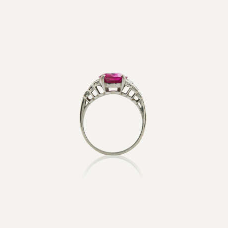 BAGUE RUBIS DE 3.30 CARATS ET DIAMANTS - фото 3