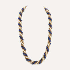 VAN CLEEF & ARPELS ENSEMBLE DE TROIS BRACELETS TRANSFORMABLES EN COLLIER ET SAUTOIR 'TWIST' LAPIS-LAZULI ET PERLES DE CULTURE