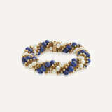 VAN CLEEF & ARPELS ENSEMBLE DE TROIS BRACELETS TRANSFORMABLES EN COLLIER ET SAUTOIR 'TWIST' LAPIS-LAZULI ET PERLES DE CULTURE - photo 8