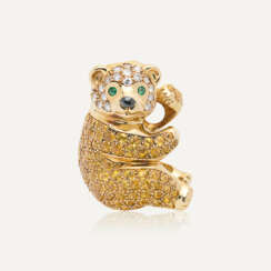 VAN CLEEF & ARPELS BROCHE 'OURSON' SAPHIRS DE COULEUR, GRENATS ET DIAMANTS