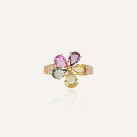 BULGARI ENSEMBLE 'FLORA' COMPRENANT UN COLLIER ET UNE BAGUE SAPHIRS DE COULEURS ET DIAMANTS - photo 7