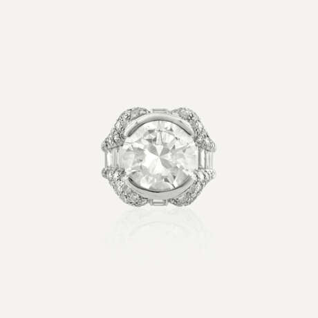 BAGUE DIAMANT DE 8.97 CARATS ET DIAMANTS - photo 2