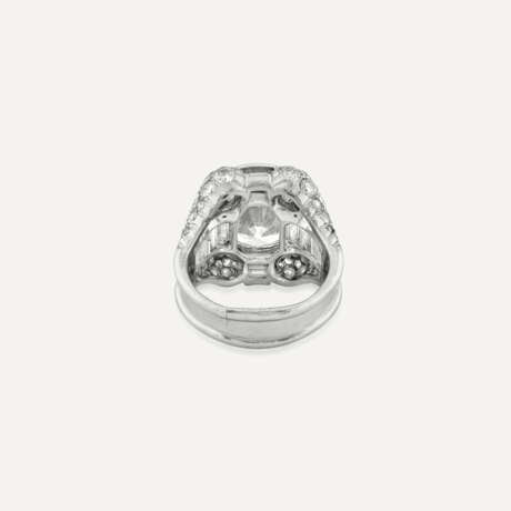 BAGUE DIAMANT DE 8.97 CARATS ET DIAMANTS - photo 3