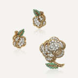 VAN CLEEF & ARPELS ENSEMBLE BROCHE ET BOUCLES D’OREILLES ÉMERAUDES ET DIAMANTS - Foto 1