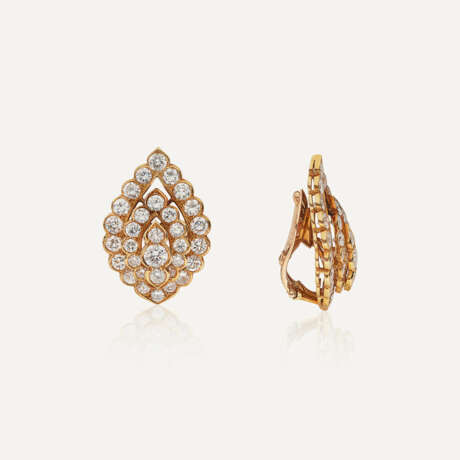 VAN CLEEF & ARPELS ENSEMBLE COMPRENANT BOUCLES D’OREILLES ET BAGUE DIAMANTS - фото 3