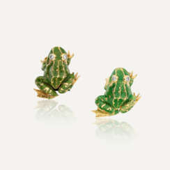 VAN CLEEF & ARPELS ENSEMBLE DE DEUX BROCHES 'GRENOUILLE' ÉMAIL ET DIAMANTS