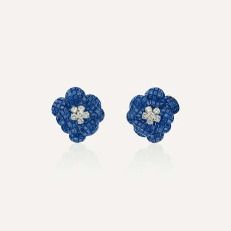 VAN CLEEF & ARPELS BOUCLES D'OREILLES EN SERTI MYSTÉRIEUX 'PAVOT' SAPHIRS ET DIAMANTS - фото 1