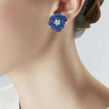 VAN CLEEF & ARPELS BOUCLES D'OREILLES EN SERTI MYSTÉRIEUX 'PAVOT' SAPHIRS ET DIAMANTS - photo 5