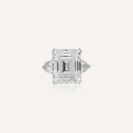 VAN CLEEF & ARPELS BAGUE DIAMANT DE 10.45 CARATS ET DIAMANTS - фото 1