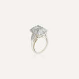 VAN CLEEF & ARPELS BAGUE DIAMANT DE 10.45 CARATS ET DIAMANTS - фото 2