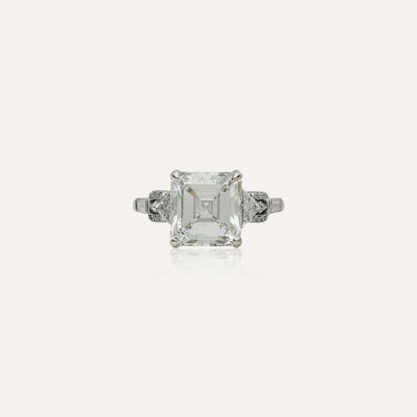 BAGUE DIAMANT DE 4.30 CARATS ET DIAMANTS - photo 1