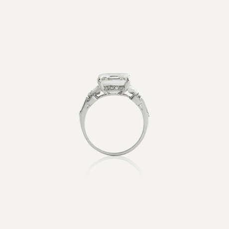 BAGUE DIAMANT DE 4.30 CARATS ET DIAMANTS - photo 3