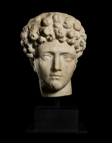 A ROMAN MARBLE PORTRAIT HEAD OF A YOUTH - фото 1