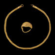 AN ACHAEMENID GOLD EARRING AND CHAIN - Auction prices