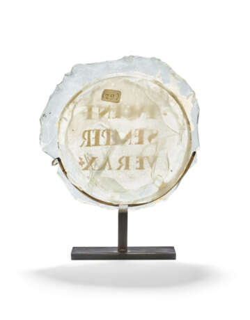 A ROMAN INSCRIBED GOLD GLASS VESSEL BASE - photo 2
