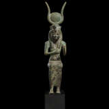 AN EGYPTIAN BRONZE SEATED ISIS - photo 3