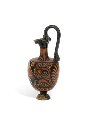 AN APULIAN RED-FIGURED OINOCHOE - photo 3