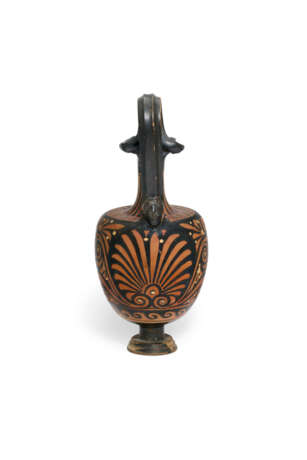 AN APULIAN RED-FIGURED OINOCHOE - photo 5