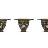 THREE APULIAN GNATHIAN-WARE SKYPHOI - Foto 1