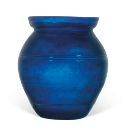 A LARGE ROMAN COBALT BLUE GLASS JAR - фото 1