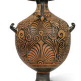 AN APULIAN RED-FIGURED HYDRIA - photo 2