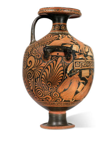 AN APULIAN RED-FIGURED HYDRIA - photo 4