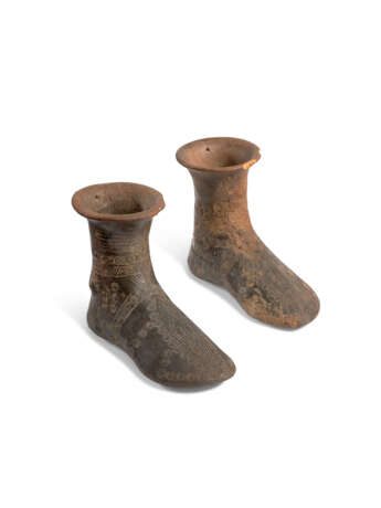 TWO ETRUSCAN IMPASTO BOOT-SHAPED CUPS - photo 1
