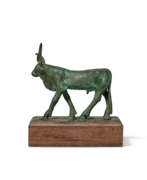 Spätzeit des Alten Ägyptens. AN EGYPTIAN BRONZE APIS BULL