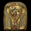 AN EGYPTIAN PAINTED AND GILT WOOD MUMMY MASK - Prix ​​des enchères