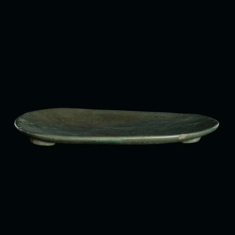 A LARGE EGYPTIAN SCHIST OFFERING DISH - Foto 2