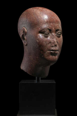 AN EGYPTIAN RED QUARTZITE HEAD OF A PRIEST - photo 1