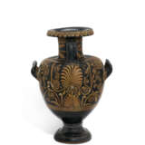 A CAMPANIAN RED-FIGURED HYDRIA - фото 3