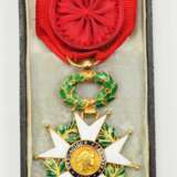 Frankreich: Orden der Ehrenlegion, 9. Modell (1870-1951), Offizierskreuz, im Etui. - фото 1