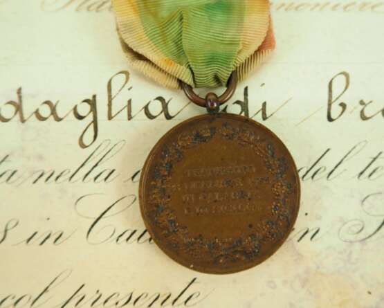 Italien: Medaille für Ersthelfer beim Erdbeben 1908, in Bronze, mit Urkunde. - фото 3