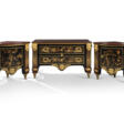 A LOUIS XV ORMOLU-MOUNTED AMARANTH, CHINESE LACQUER AND VERNIS MARTIN COMMODE AND PAIR OF ENCOIGNURES - Auktionspreise