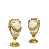 A PAIR OF LOUIS XVI ORMOLU-MOUNTED WHITE MARBLE VASES AND COVERS - photo 2