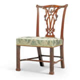 A SET OF SIXTEEN LATE GEORGE II MAHOGANY DINING-CHAIRS - photo 3