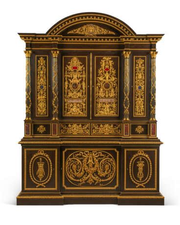 A LARGE NAPOLEON III ORMOLU, LAPIS LAZULI, JASPER, AND HARDSTONE-MOUNTED CABINET A DEUX CORPS - Foto 1