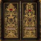 A LARGE NAPOLEON III ORMOLU, LAPIS LAZULI, JASPER, AND HARDSTONE-MOUNTED CABINET A DEUX CORPS - Foto 3